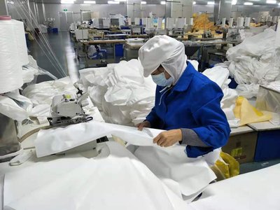 除夕放假初一開工,武漢一企業無限期生產防護品